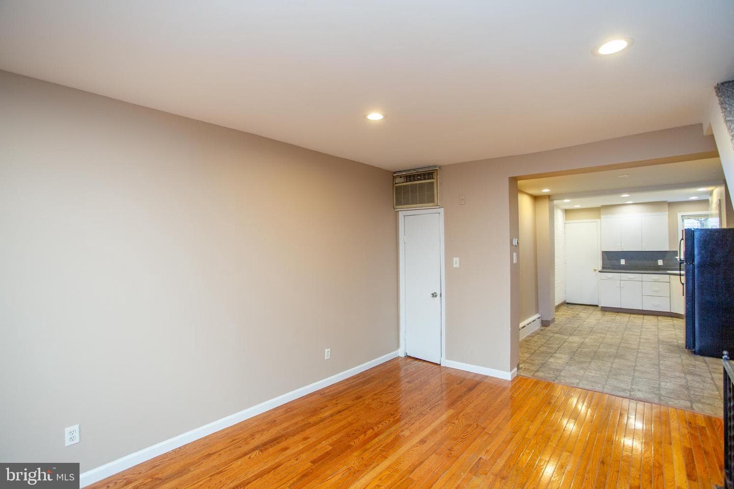 2418 S Alder Street photo 7