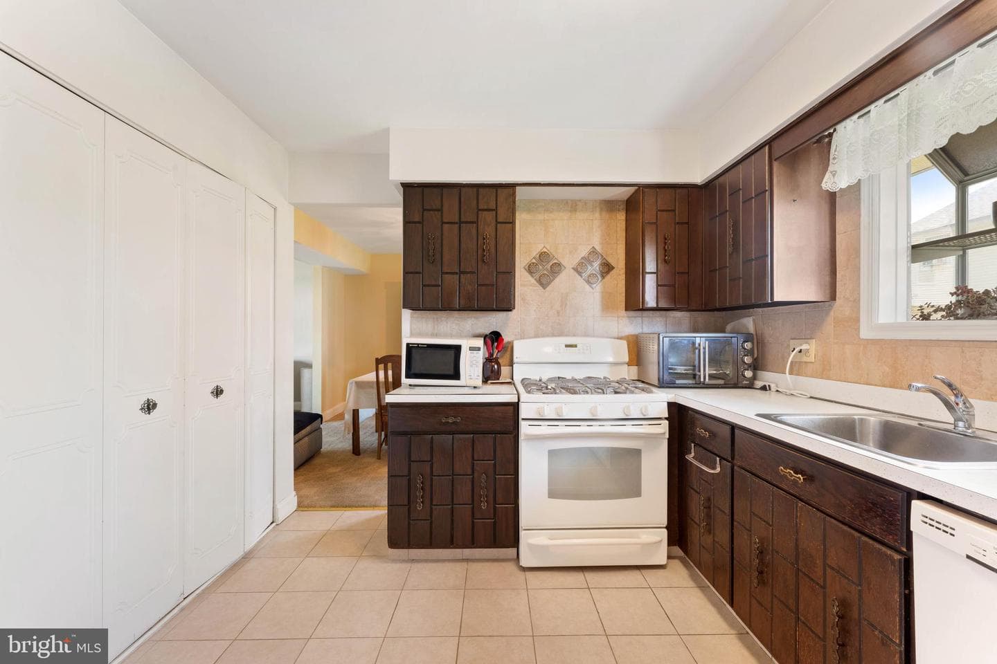 1858 Greymont Street photo 16