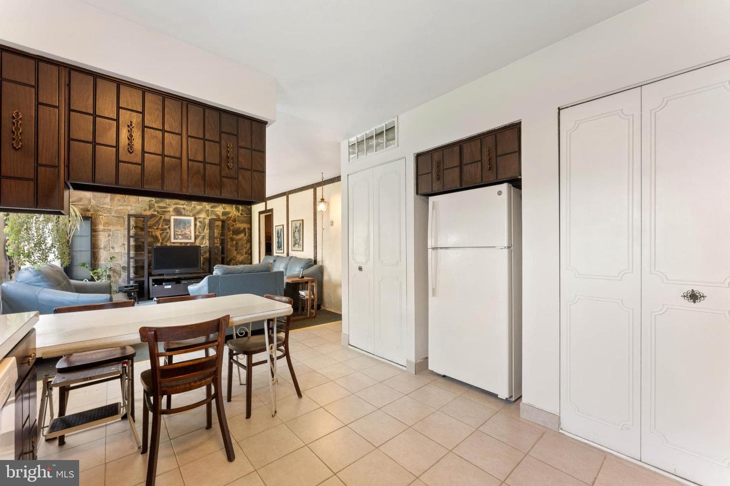 1858 Greymont Street photo 17