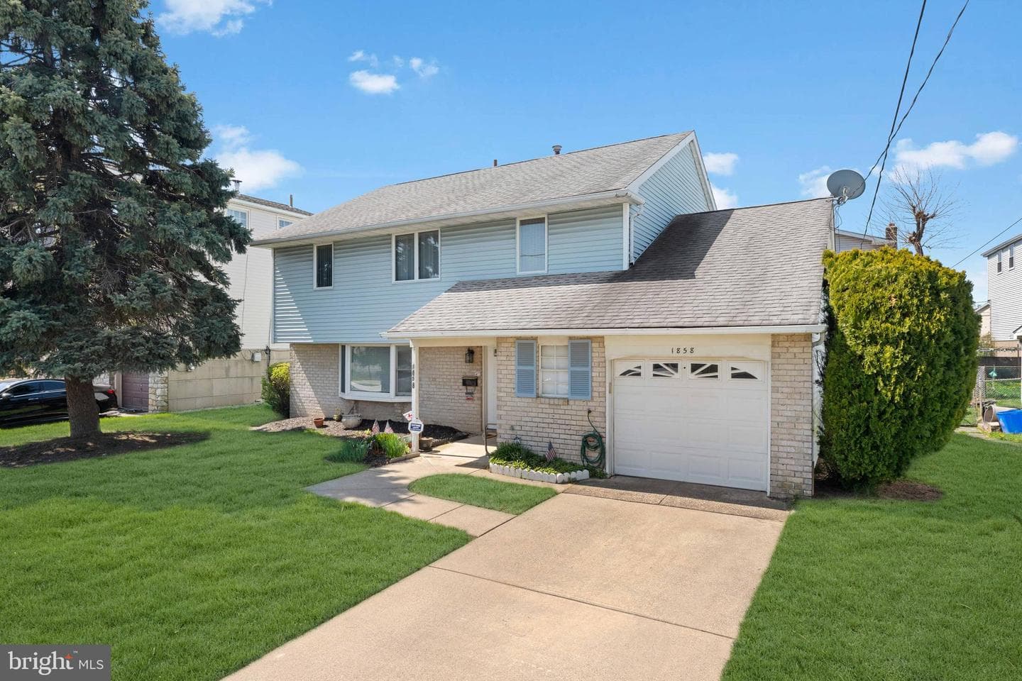1858 Greymont Street photo 2