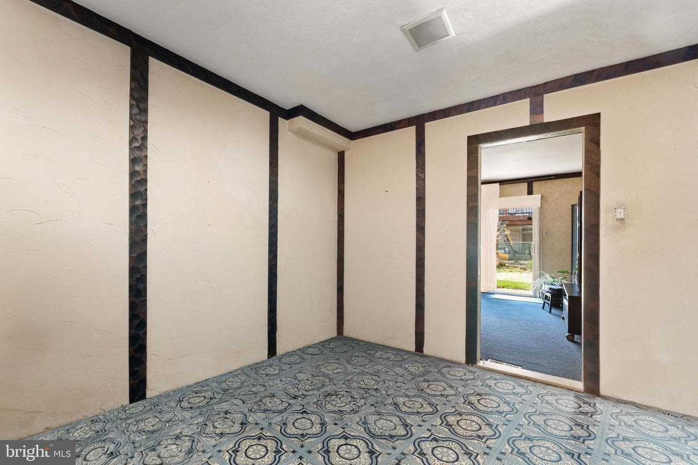1858 Greymont Street photo 24