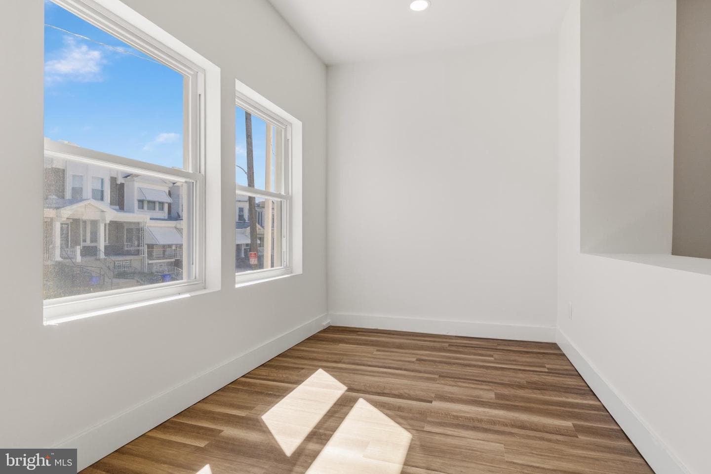 1724 N Edgewood Street photo 4