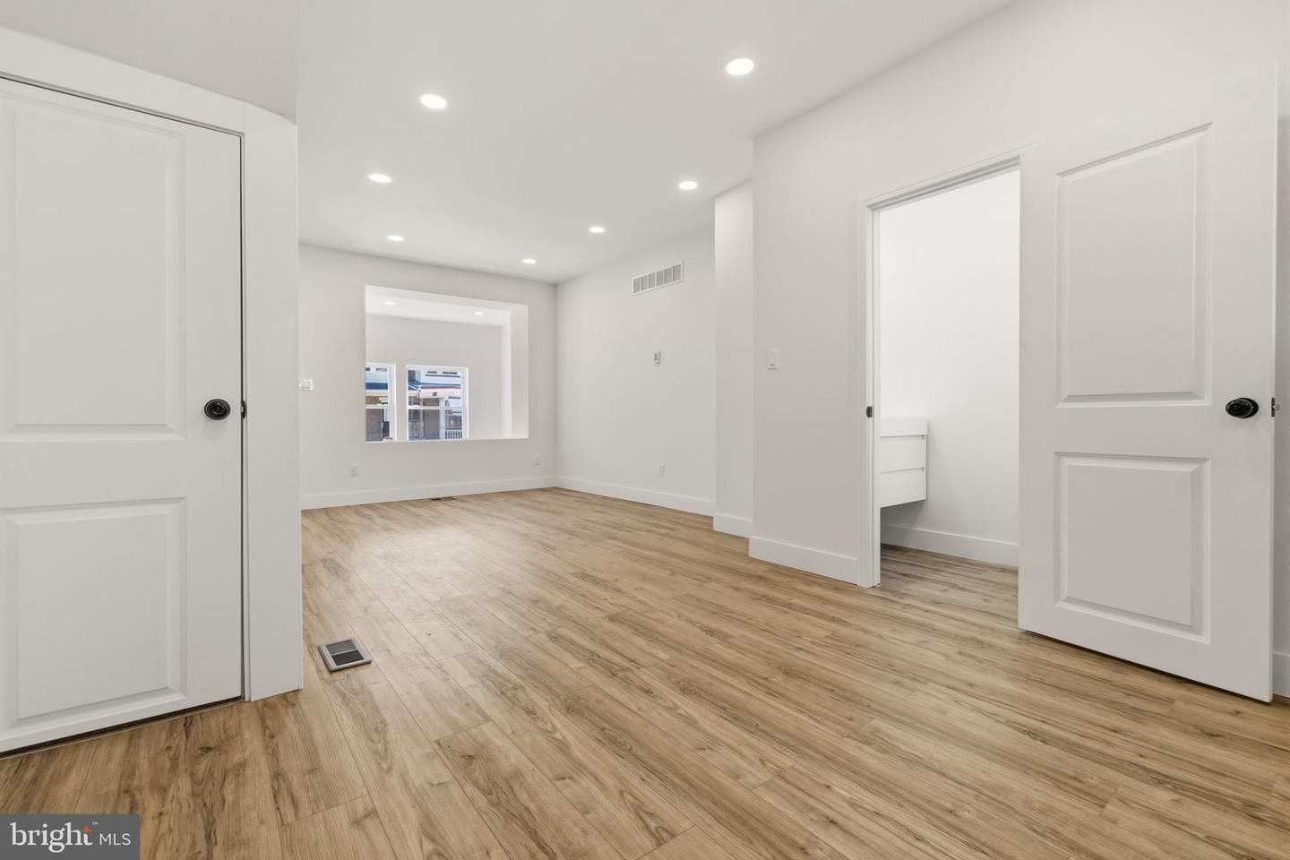 1724 N Edgewood Street photo 9