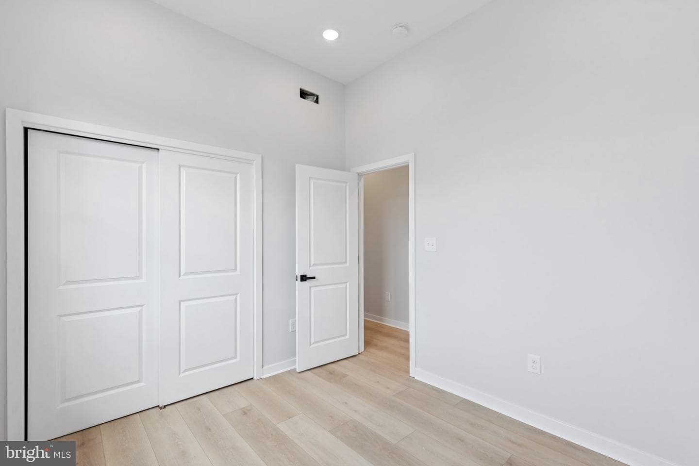2800 Bridge Street photo 40