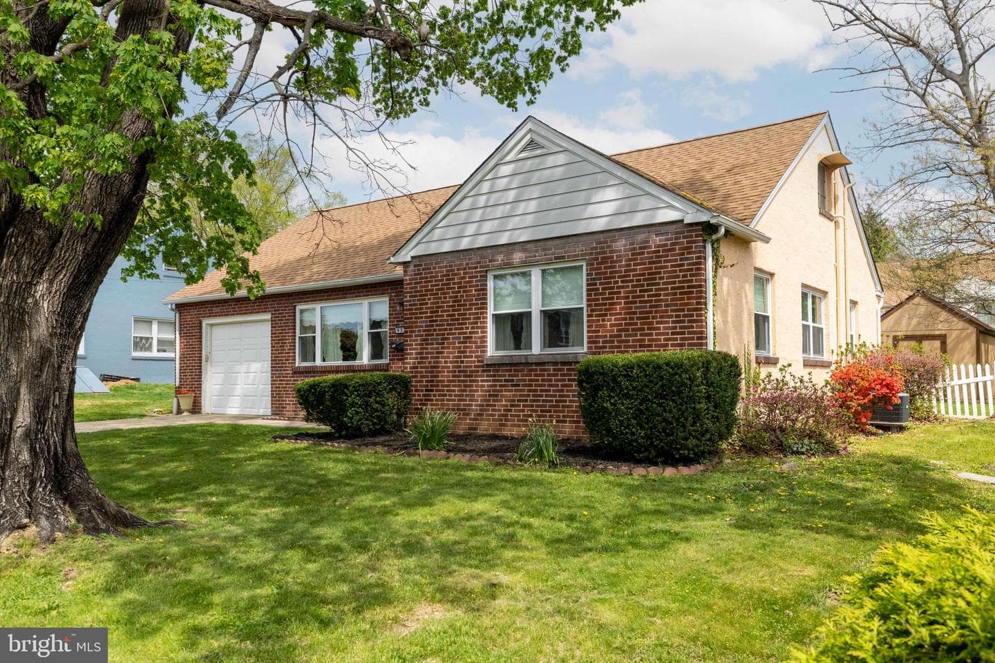 833 Emerson Street photo 3