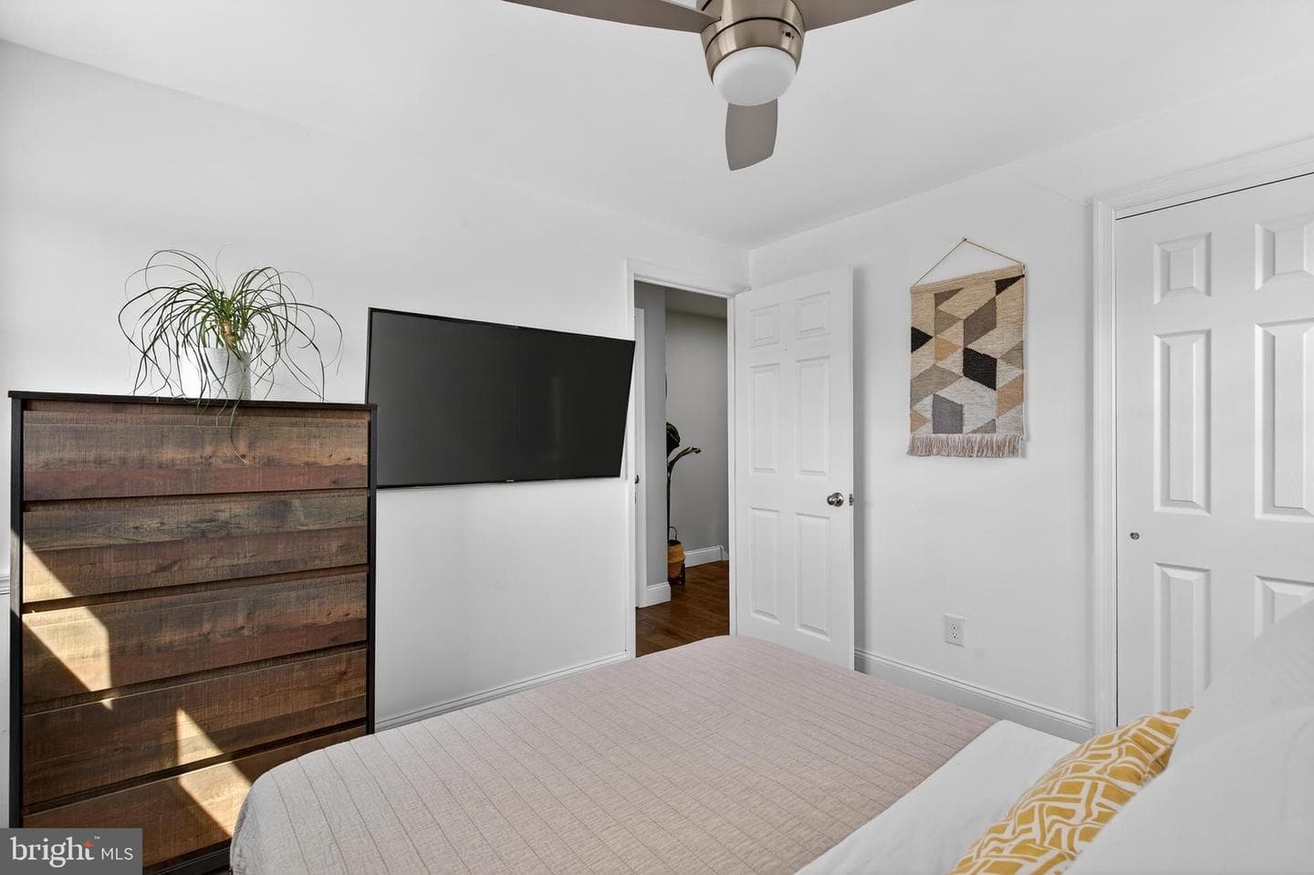 7277 Valley Avenue photo 21