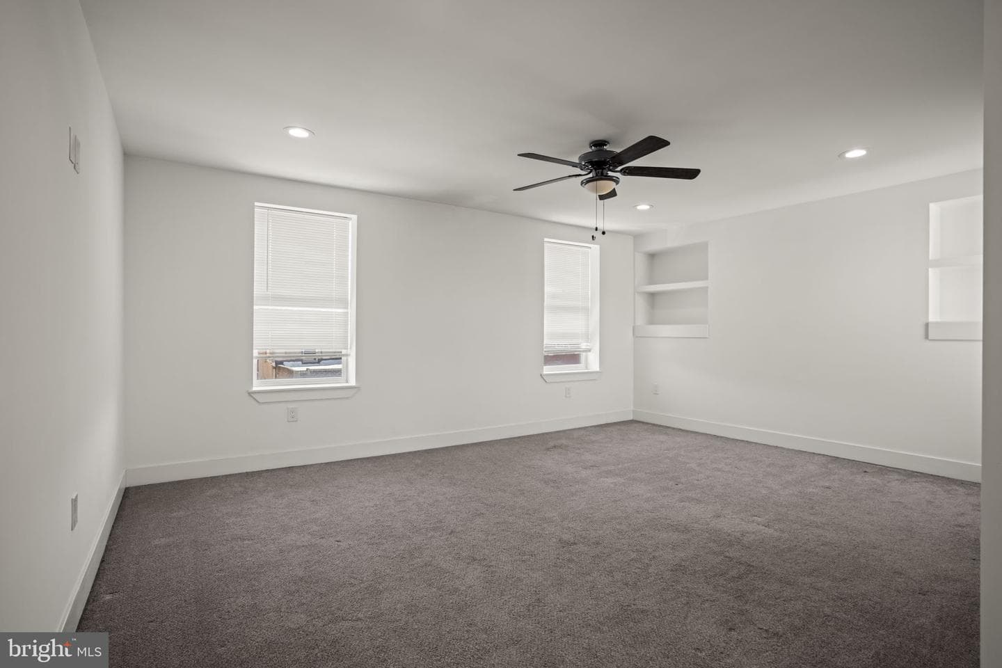 2706 E Somerset Street photo 18