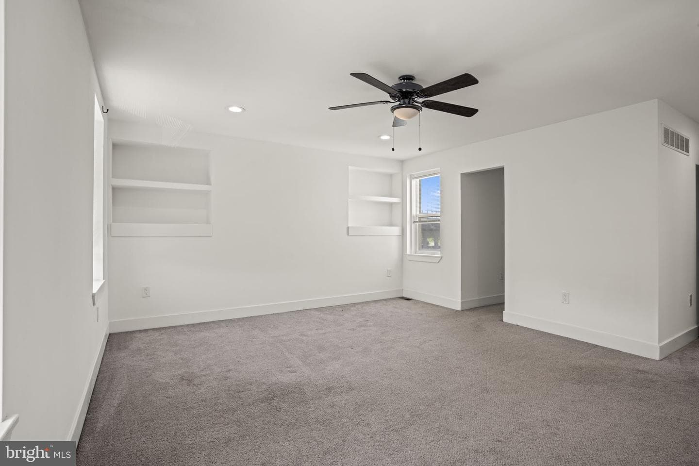 2706 E Somerset Street photo 19
