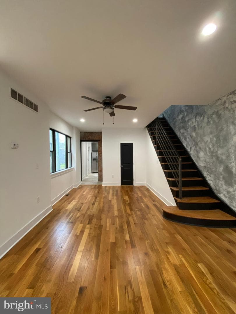 2706 E Somerset Street photo 3