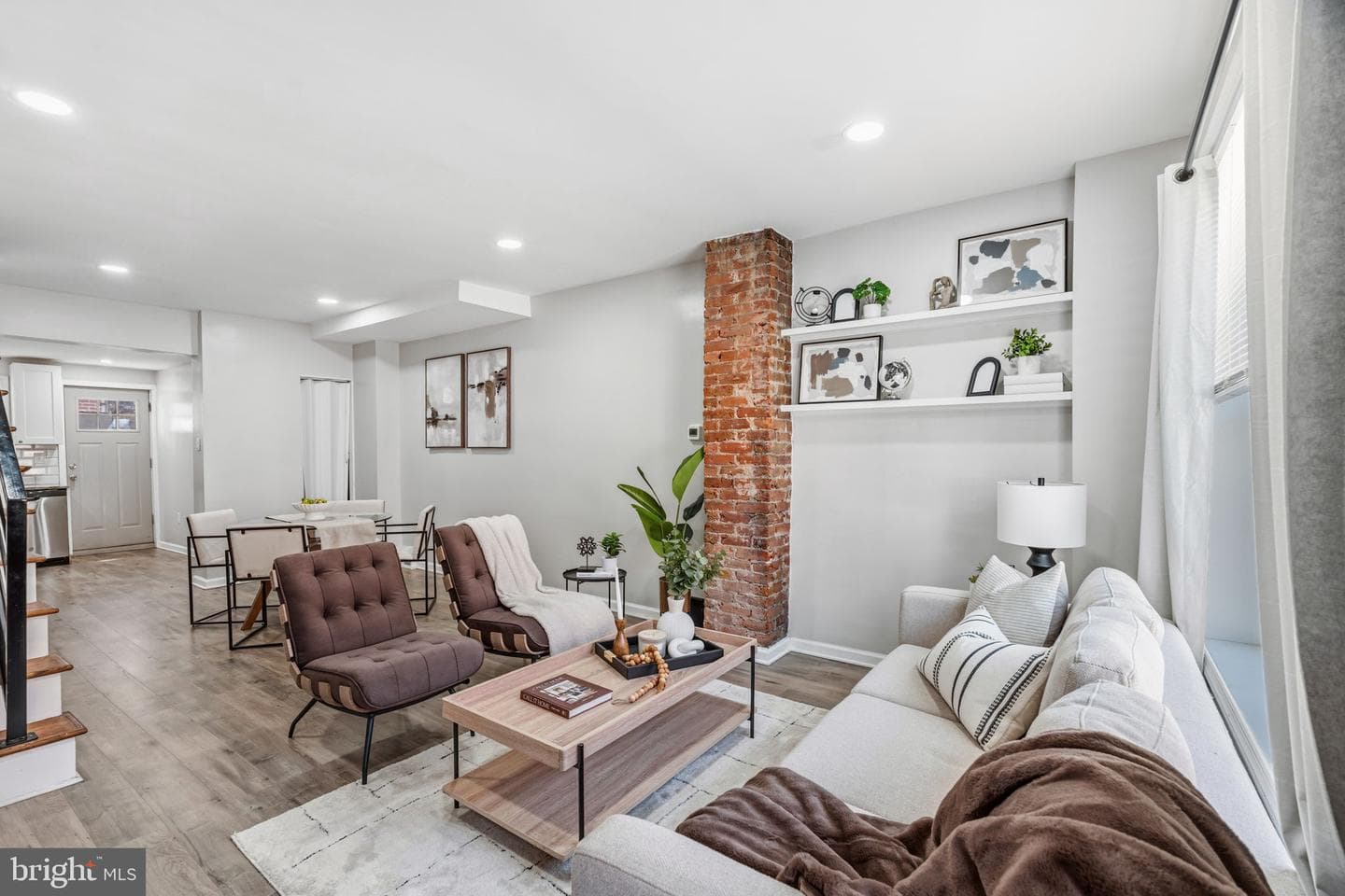 1543 S Bailey Street photo 5