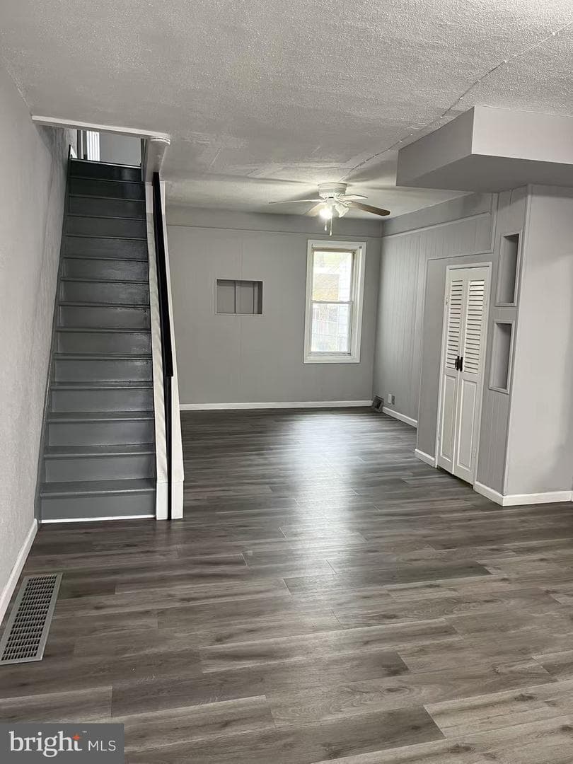 5740 Harbison Avenue photo 4
