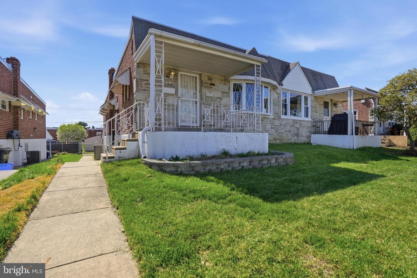8931 Leonard Street photo 3