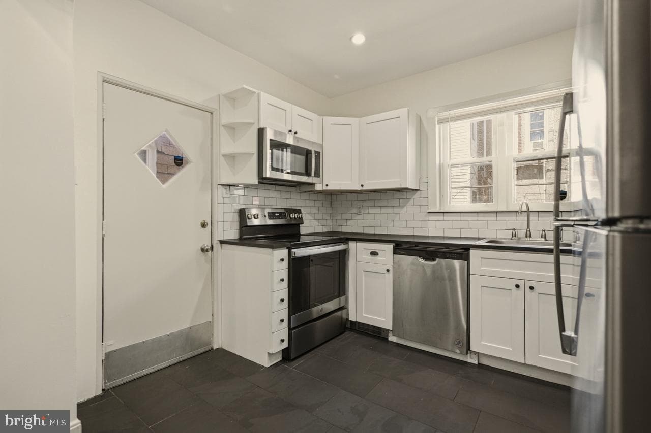 2323 W Cumberland Street photo 17