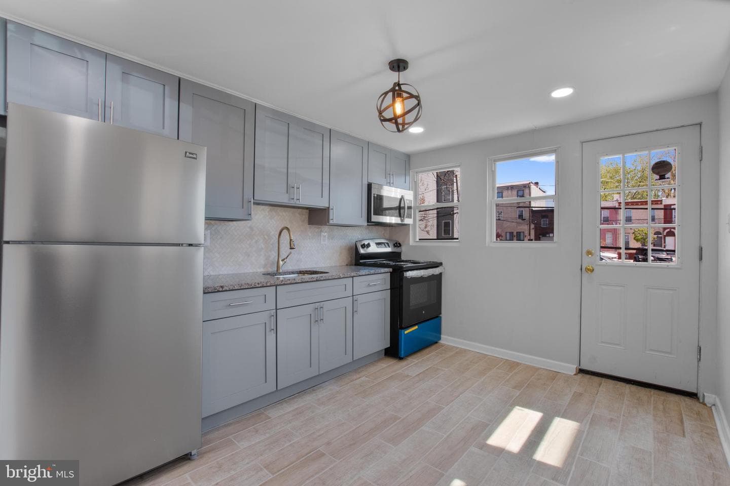 2545 N Marshall Street photo 8