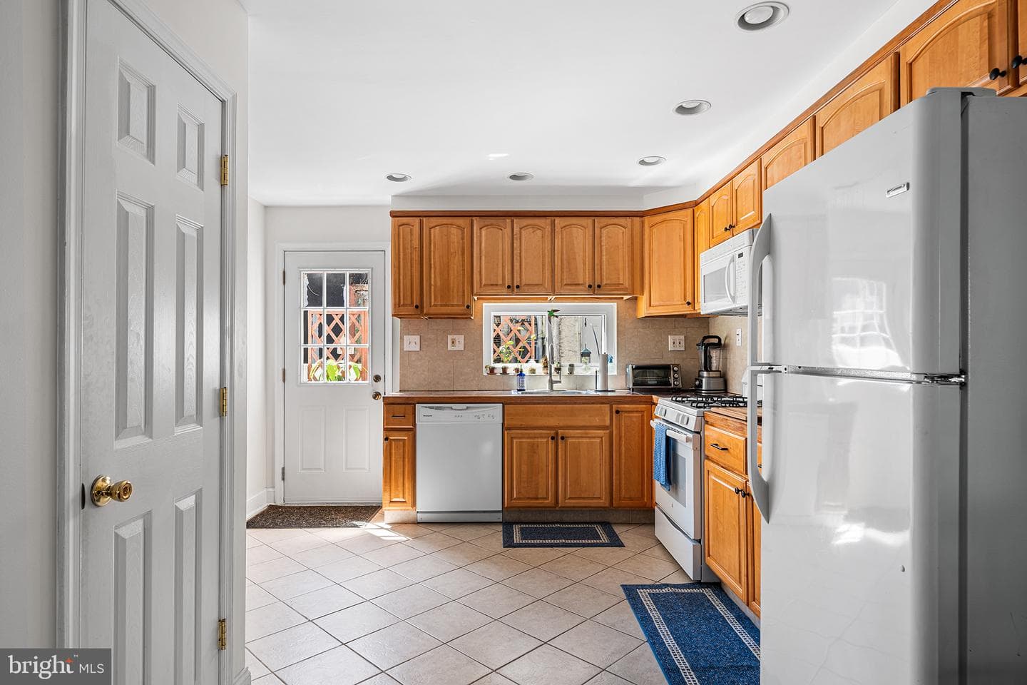 2520 Webster Street photo 10