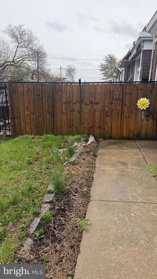 3138 Unruh Avenue photo 2