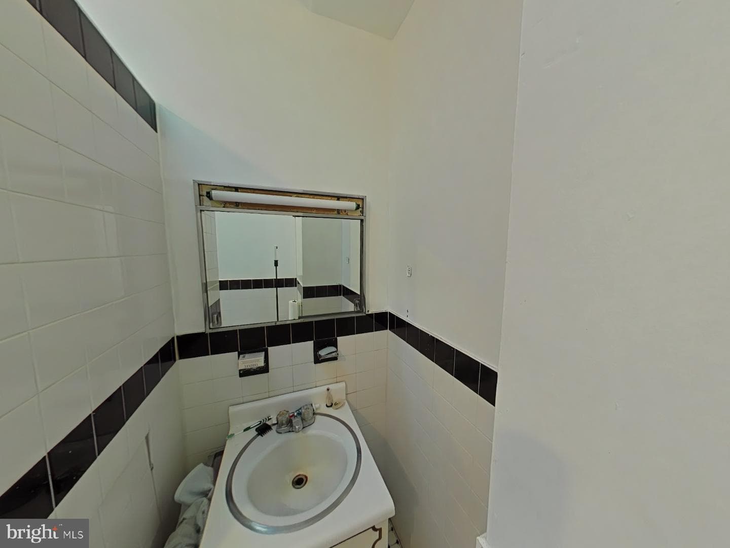 164 W Albanus Street photo 10