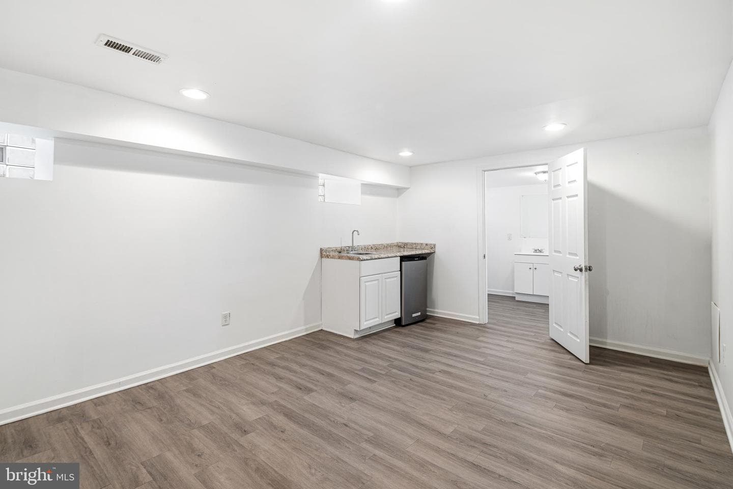 151 W Abbottsford Avenue photo 28