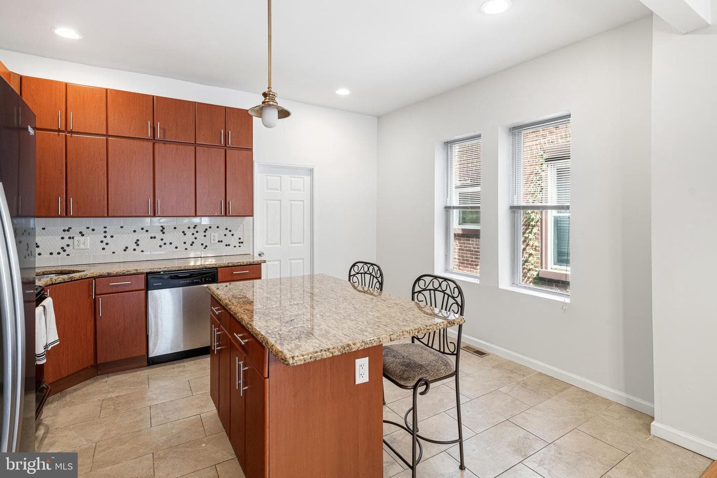 151 W Abbottsford Avenue photo 8
