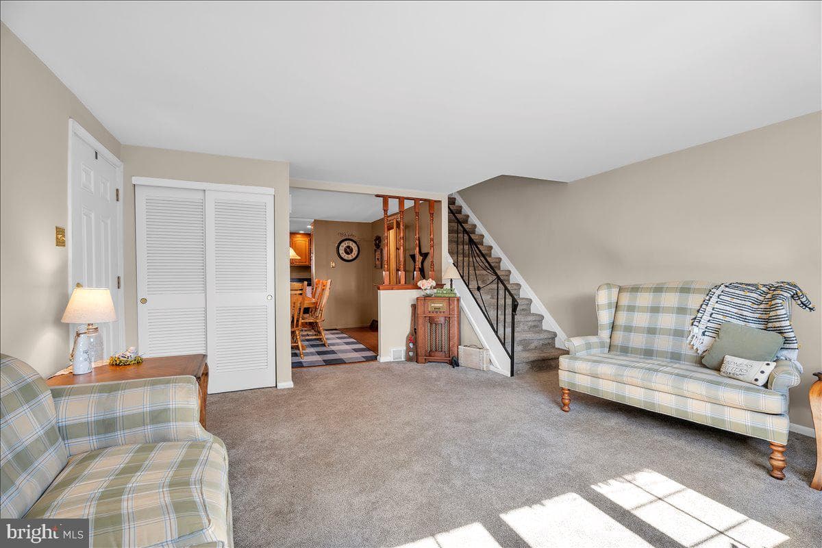 137 Meadow Lane photo 11