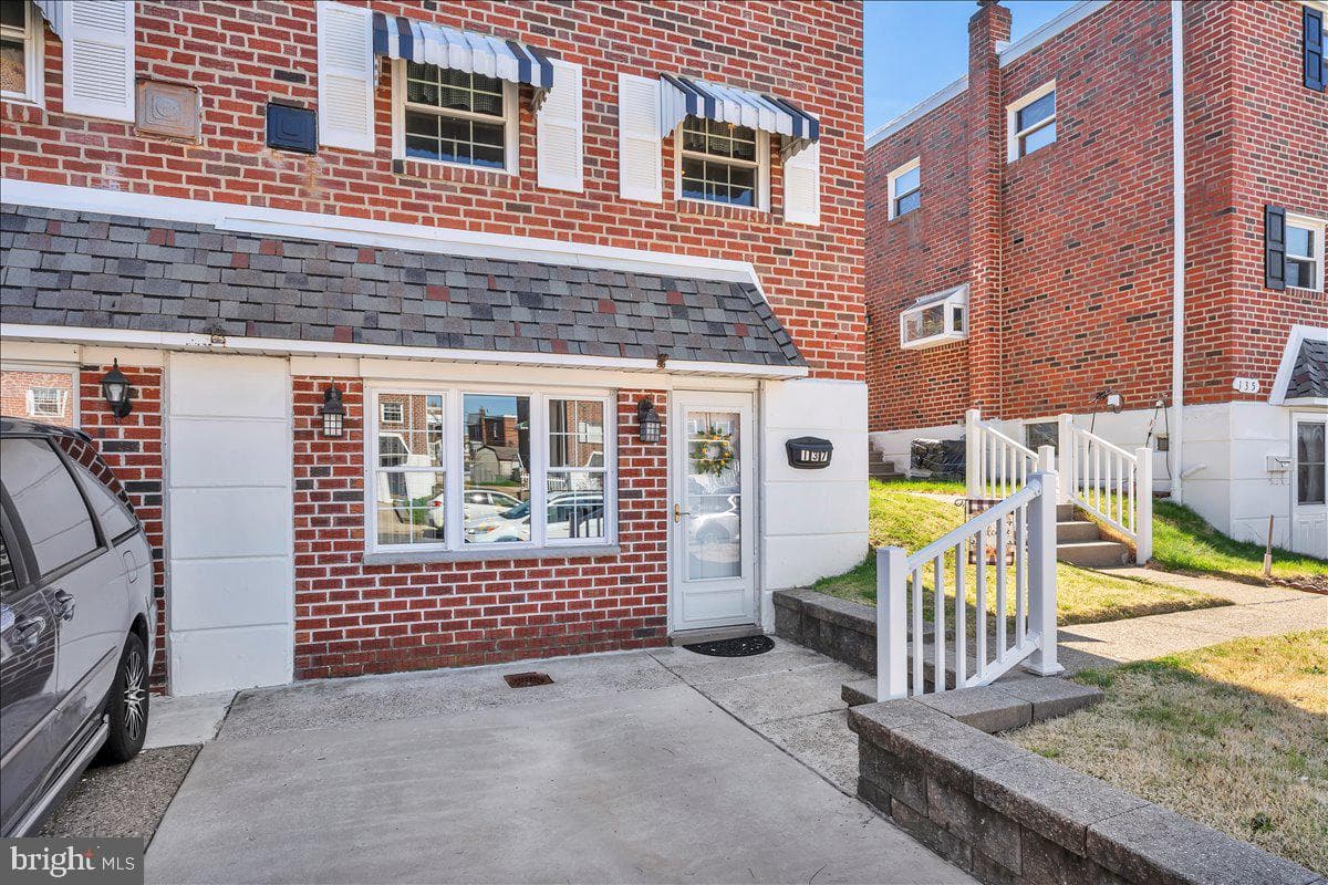 137 Meadow Lane photo 2