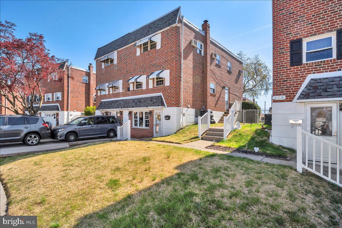 137 Meadow Lane photo 3