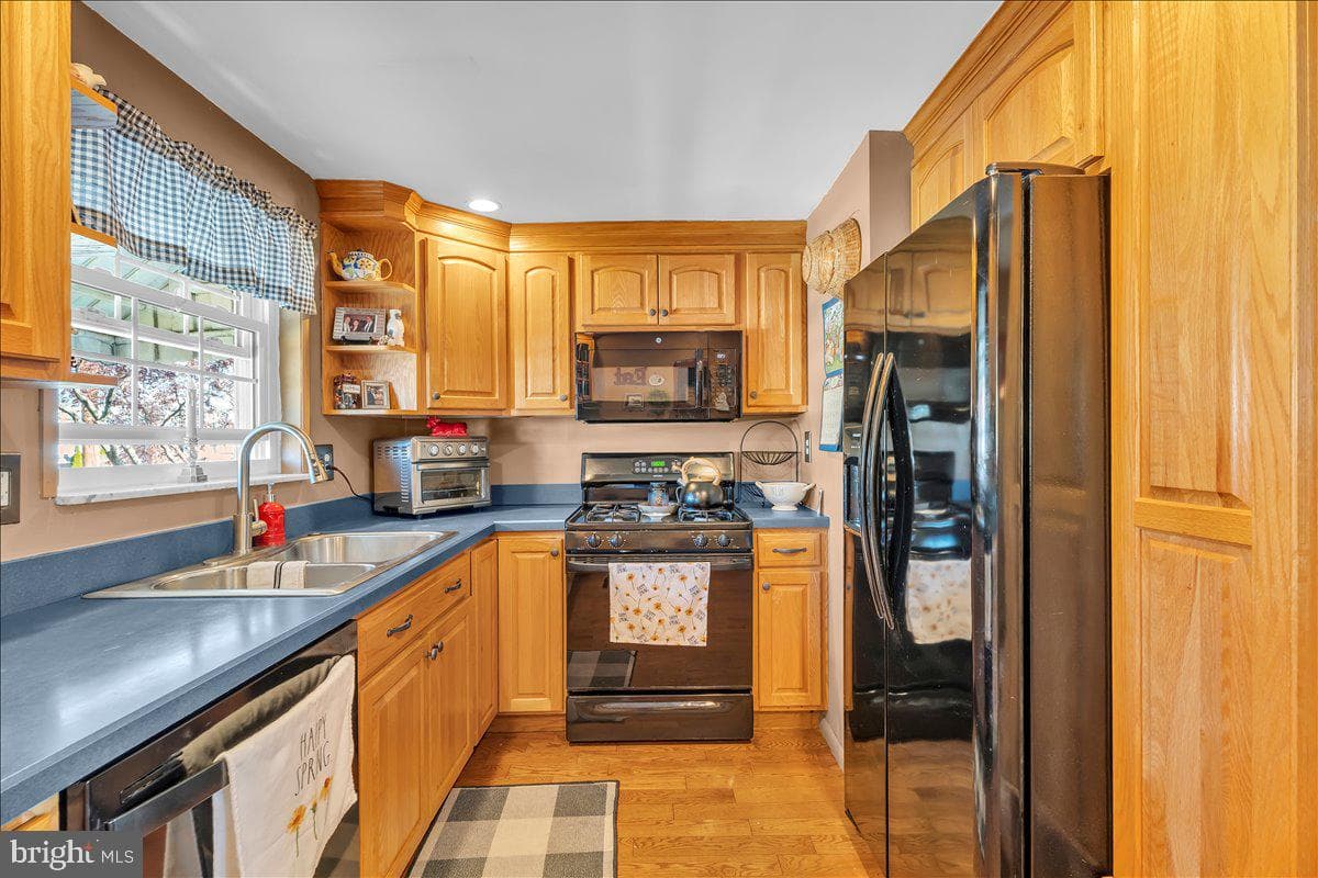 137 Meadow Lane photo 4