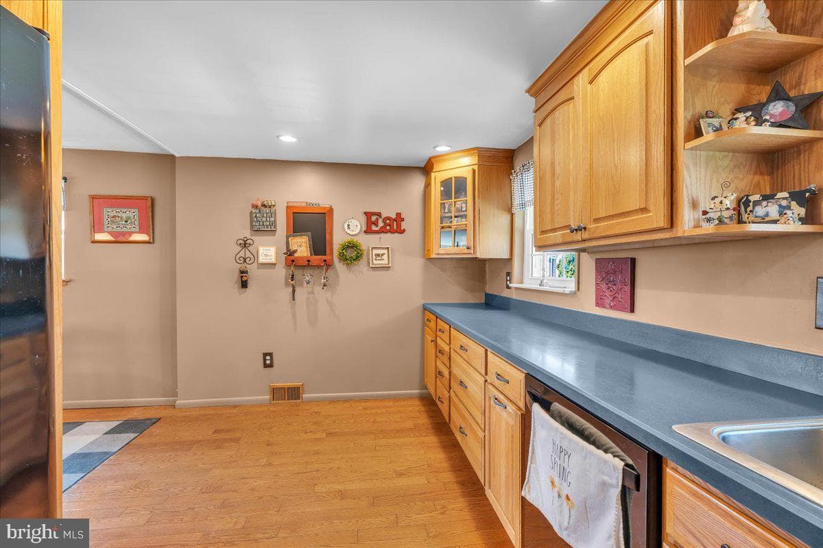 137 Meadow Lane photo 6