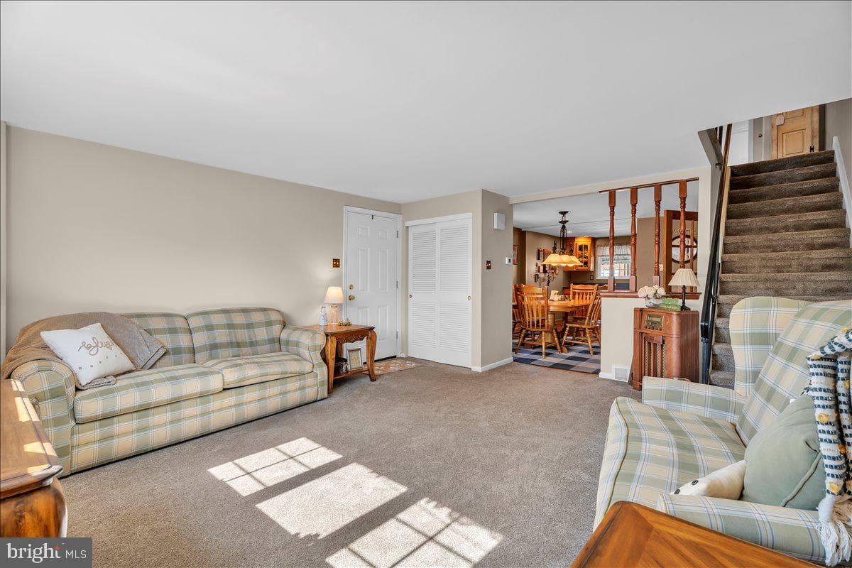 137 Meadow Lane photo 9
