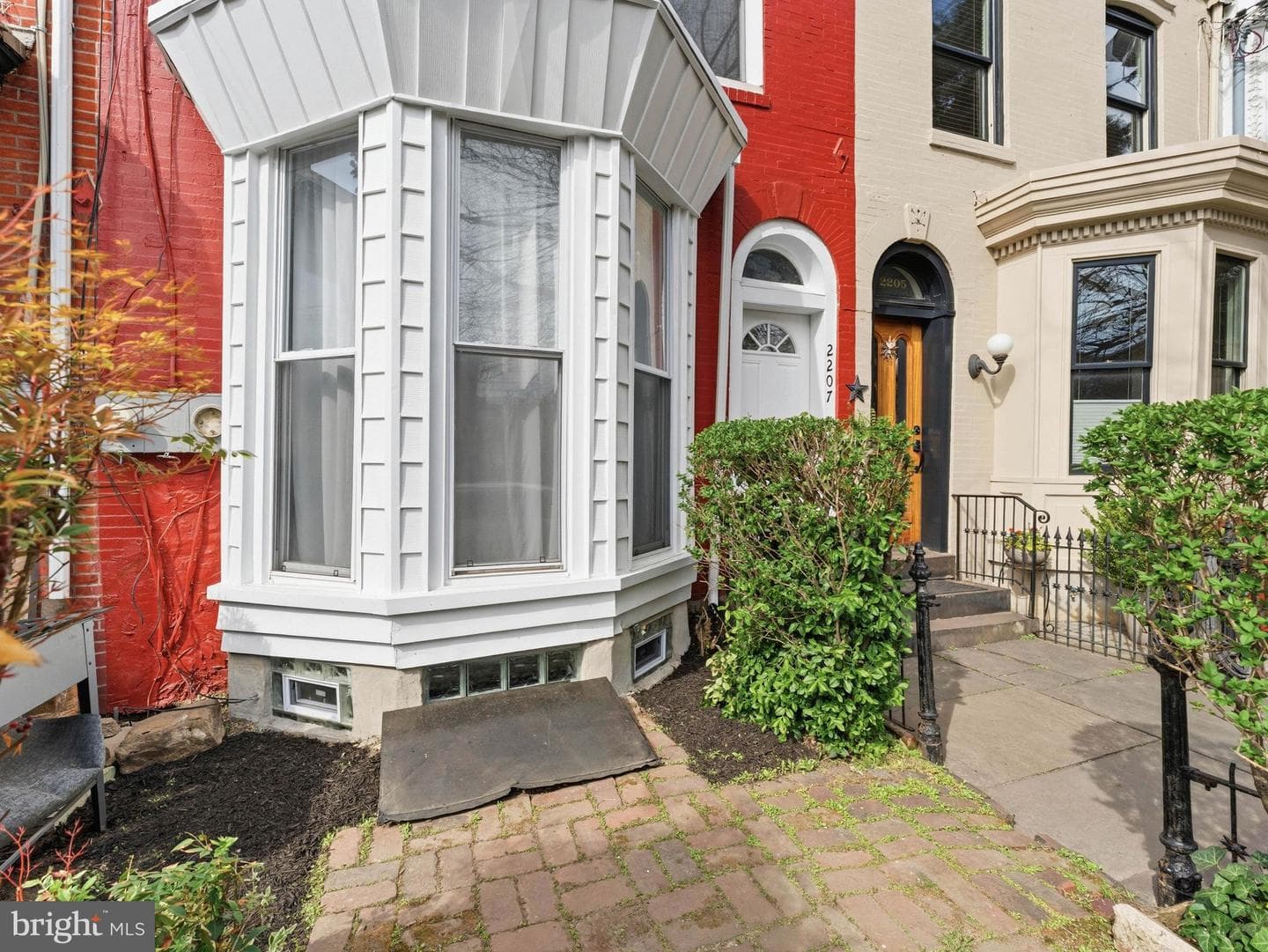 2207 Bainbridge Street photo 4
