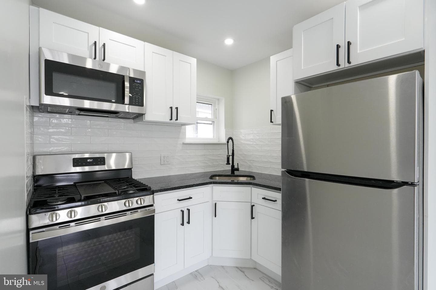1236 E Moyamensing Avenue photo 8