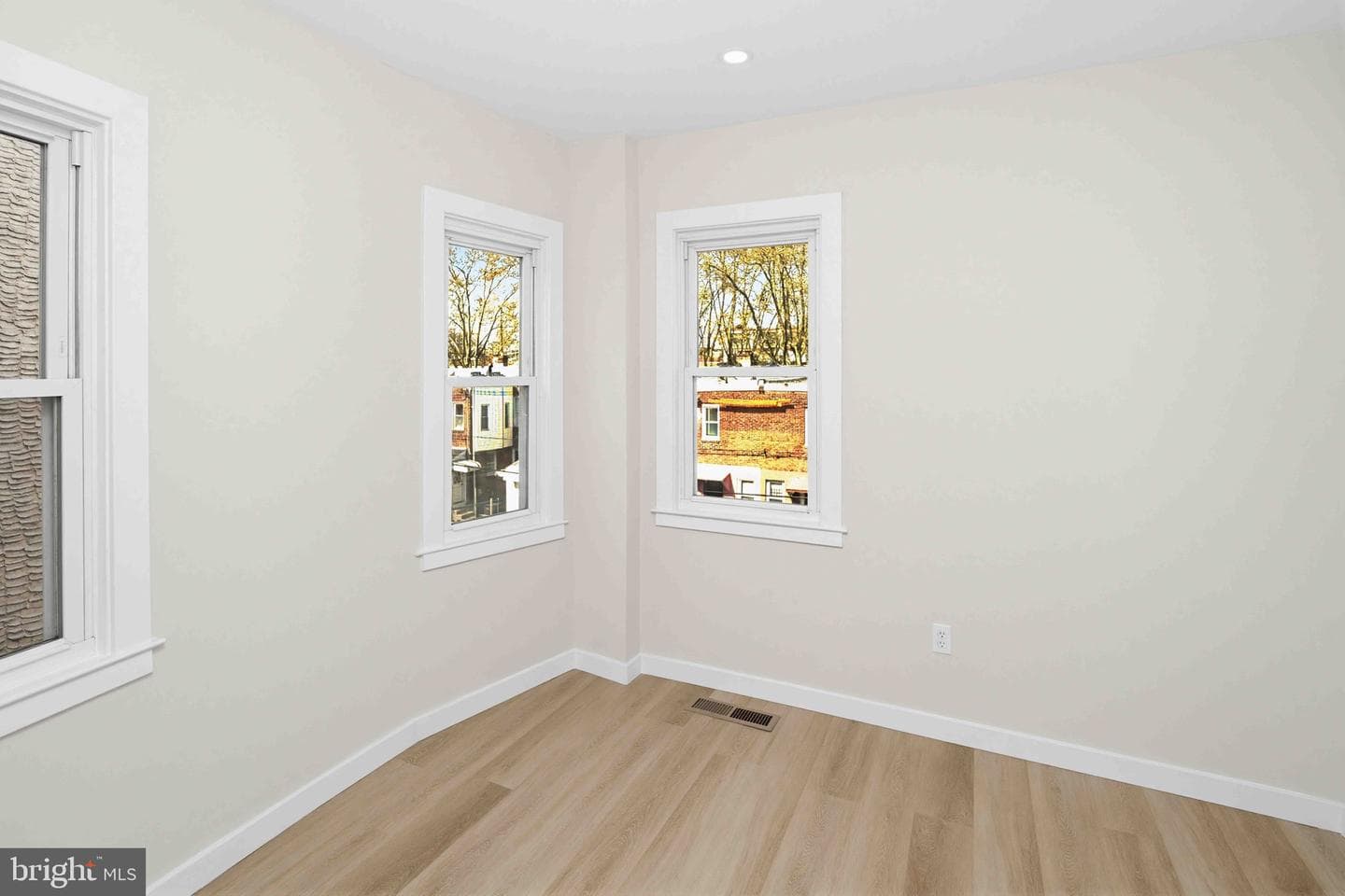 5824 N Marshall Street photo 20