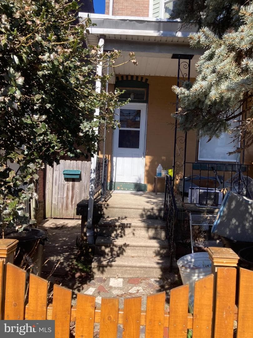 328 Roxborough Avenue