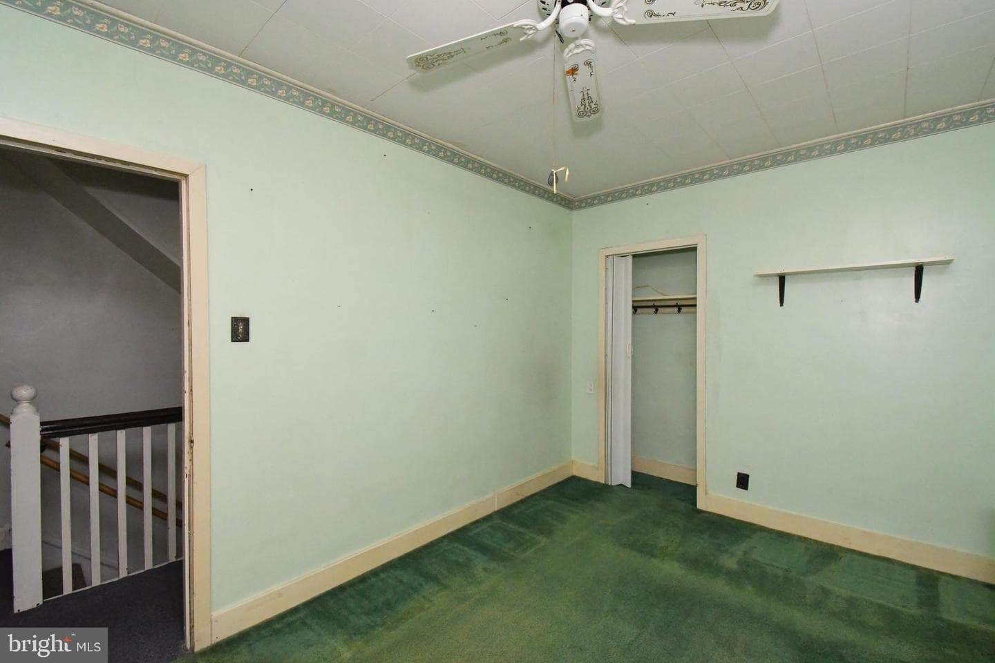 328 Roxborough Avenue photo 27