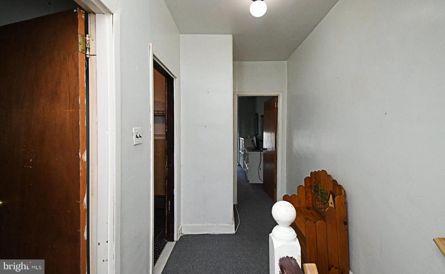 328 Roxborough Avenue photo 29