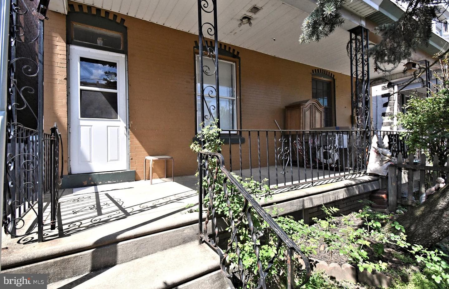 328 Roxborough Avenue photo 3