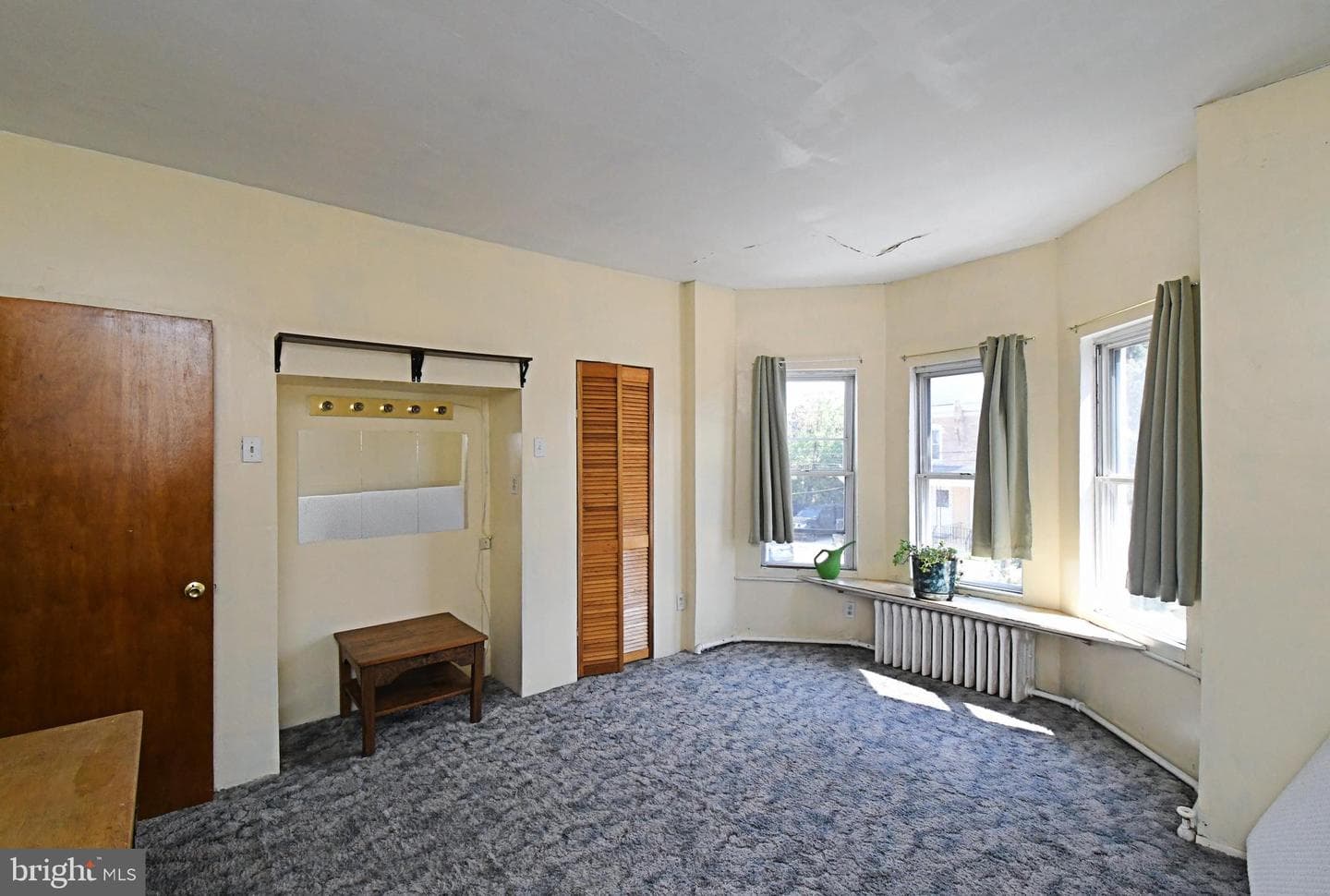 328 Roxborough Avenue photo 31