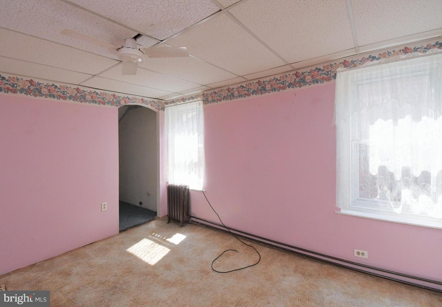 328 Roxborough Avenue photo 38