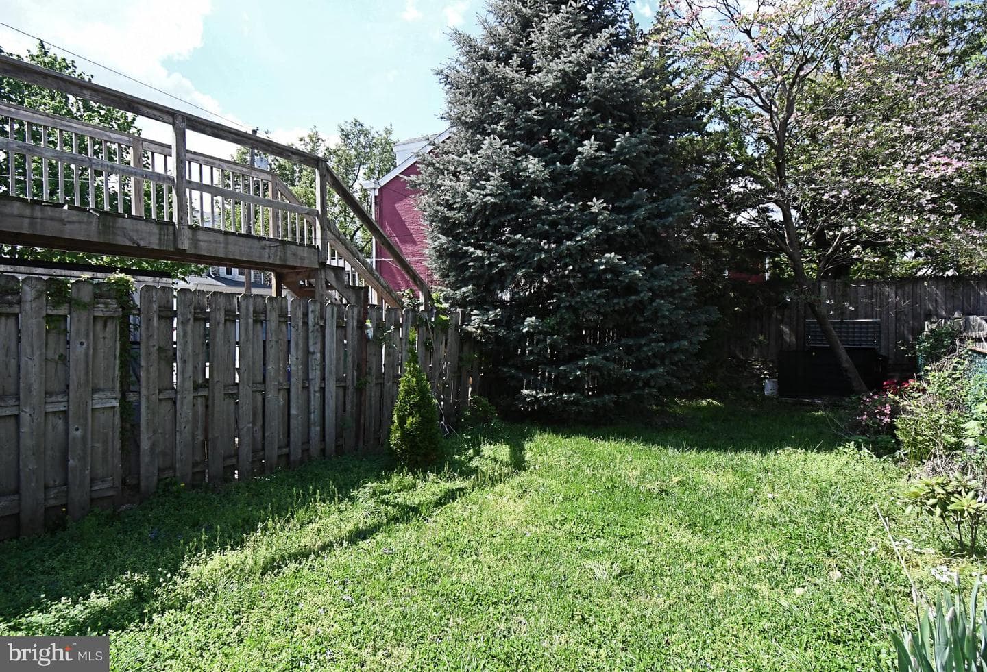328 Roxborough Avenue photo 47