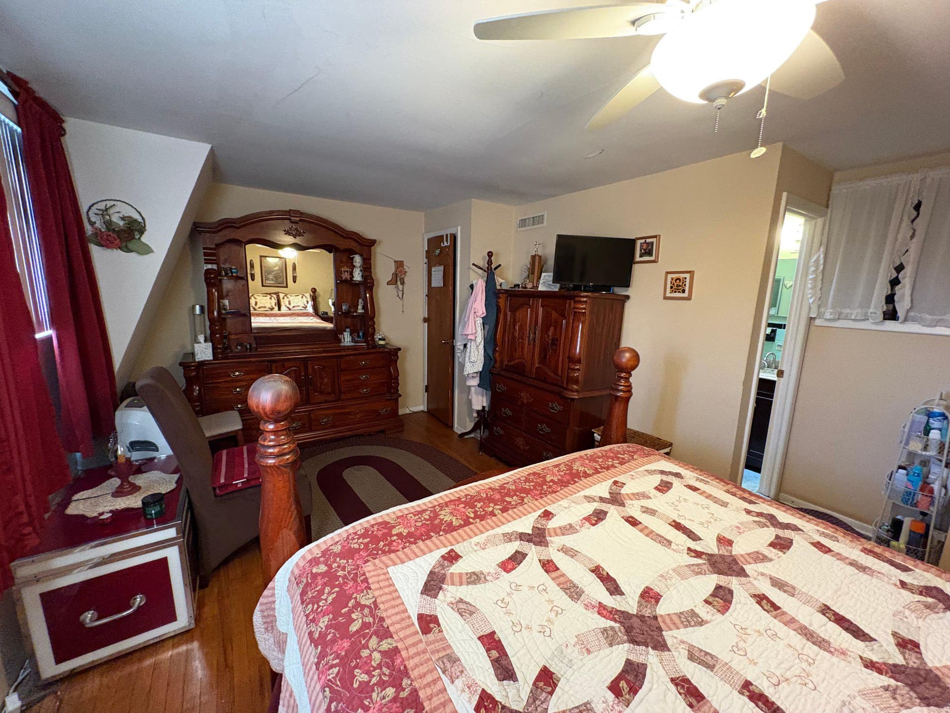 1045 Foster Street photo 16