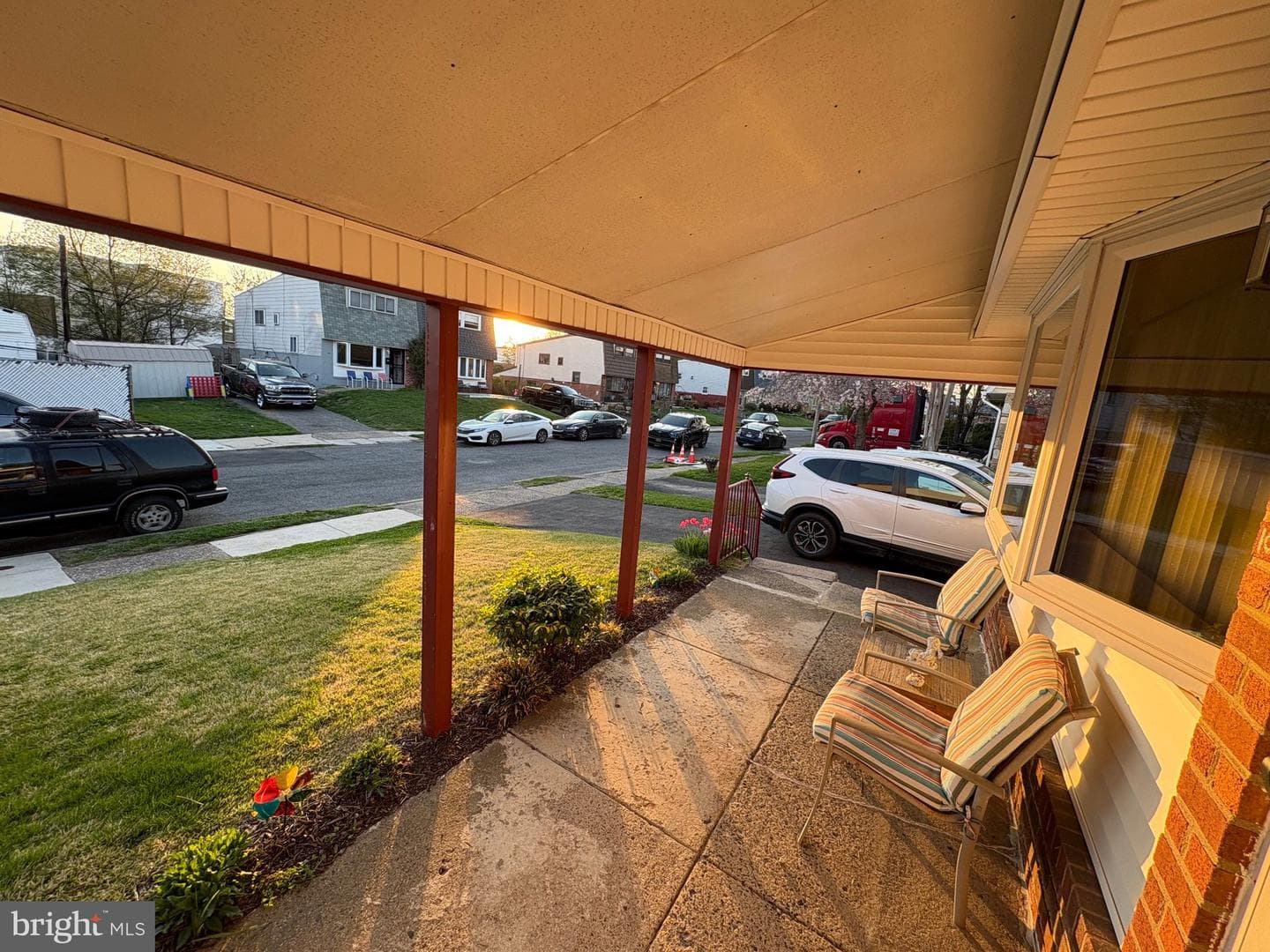1045 Foster Street photo 2