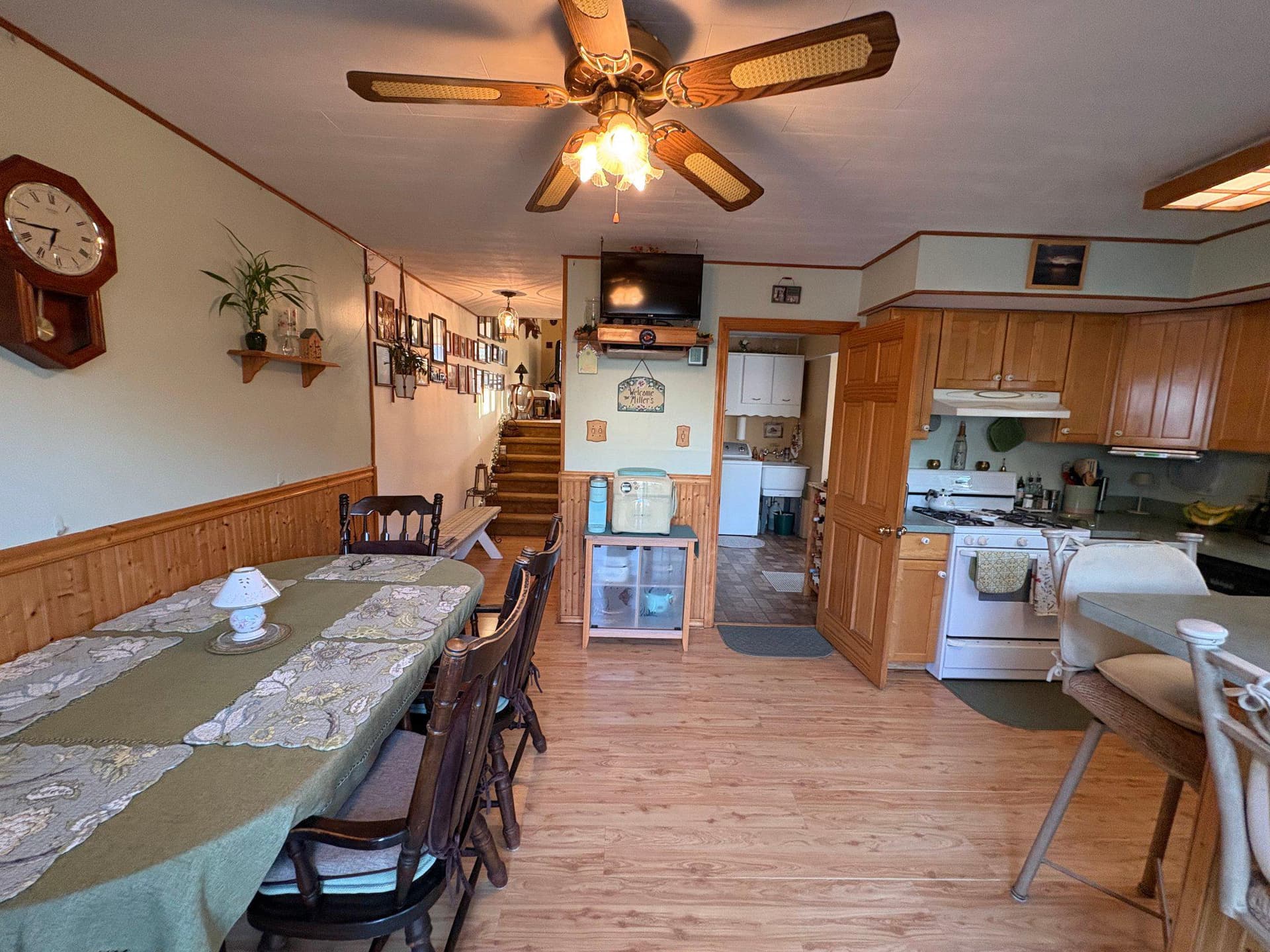 1045 Foster Street photo 8