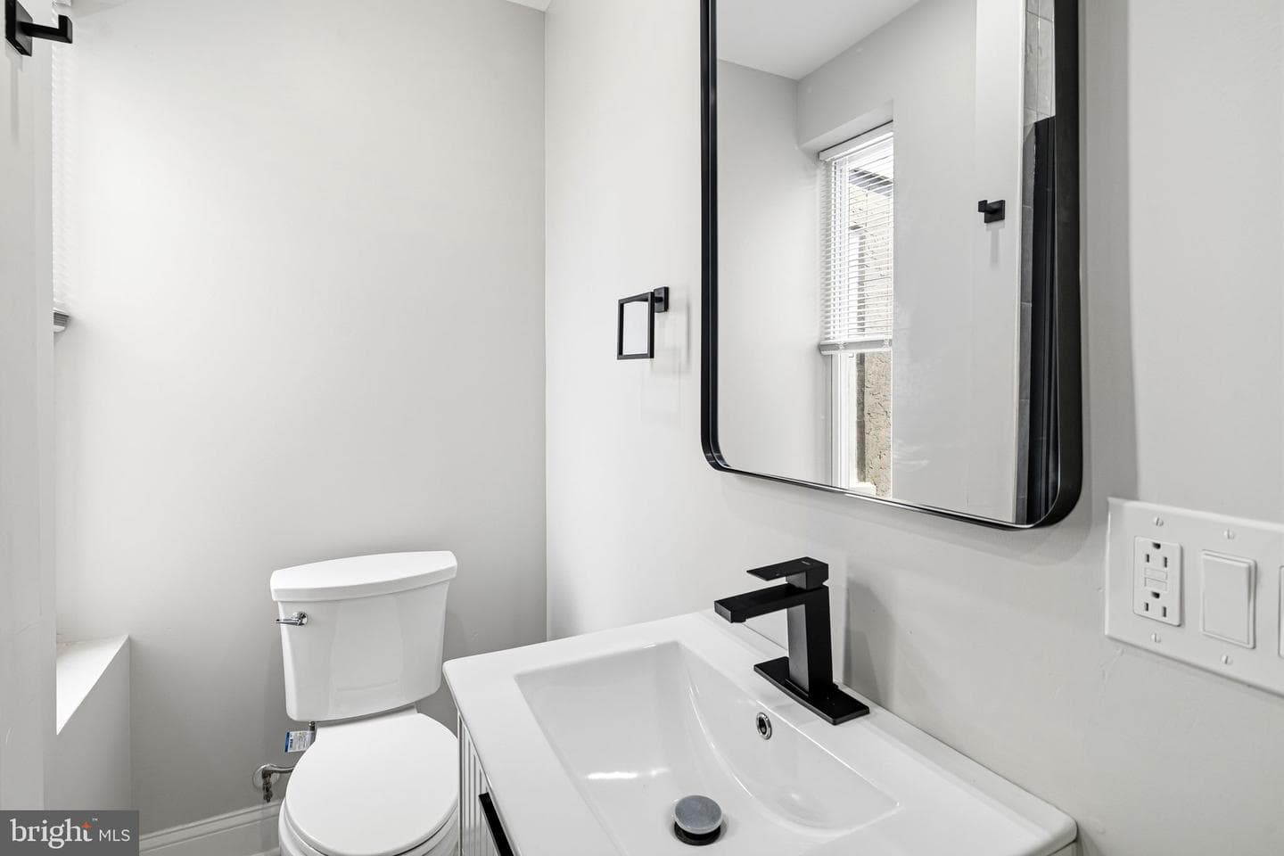 2040 Fernon Street photo 11