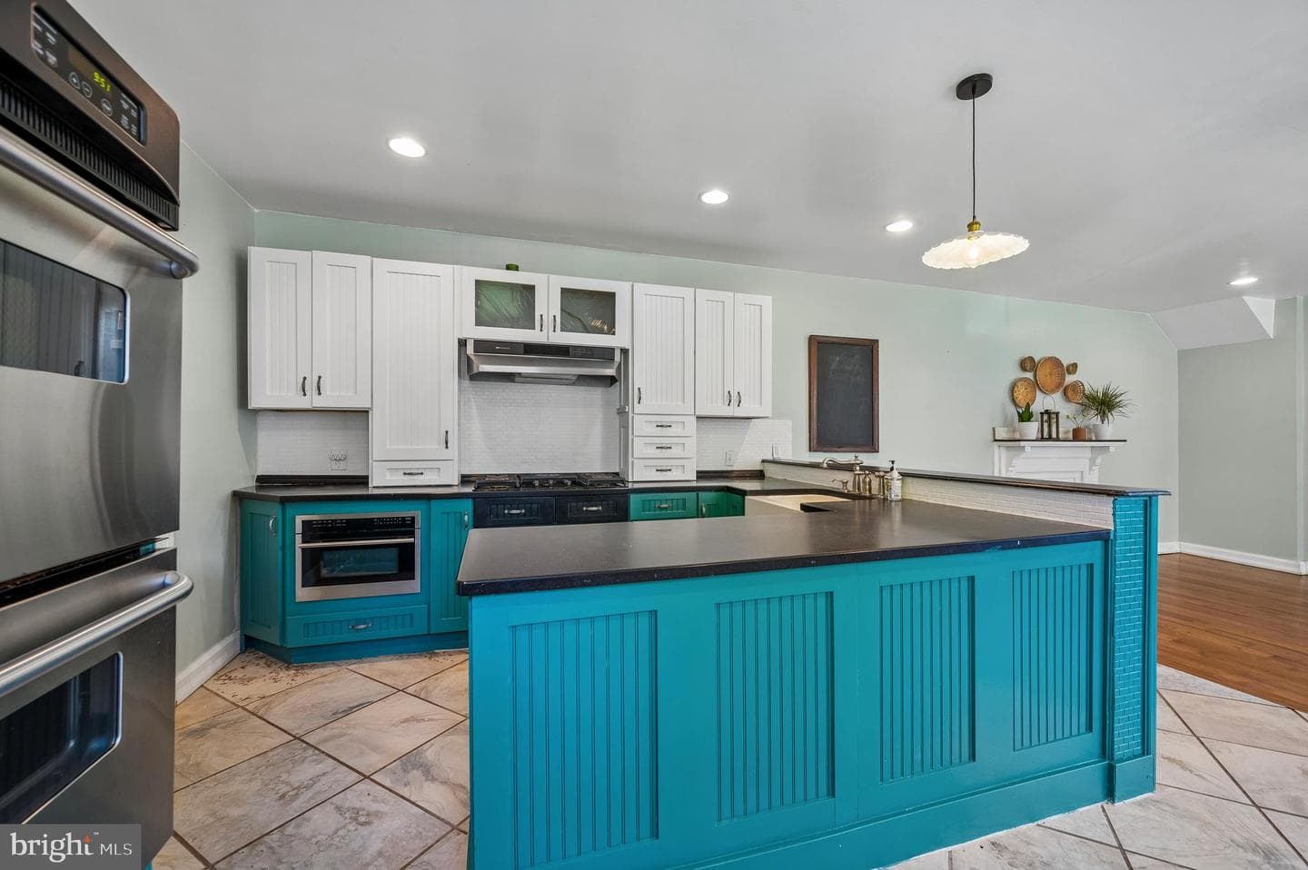 229 W Hansberry Street photo 11