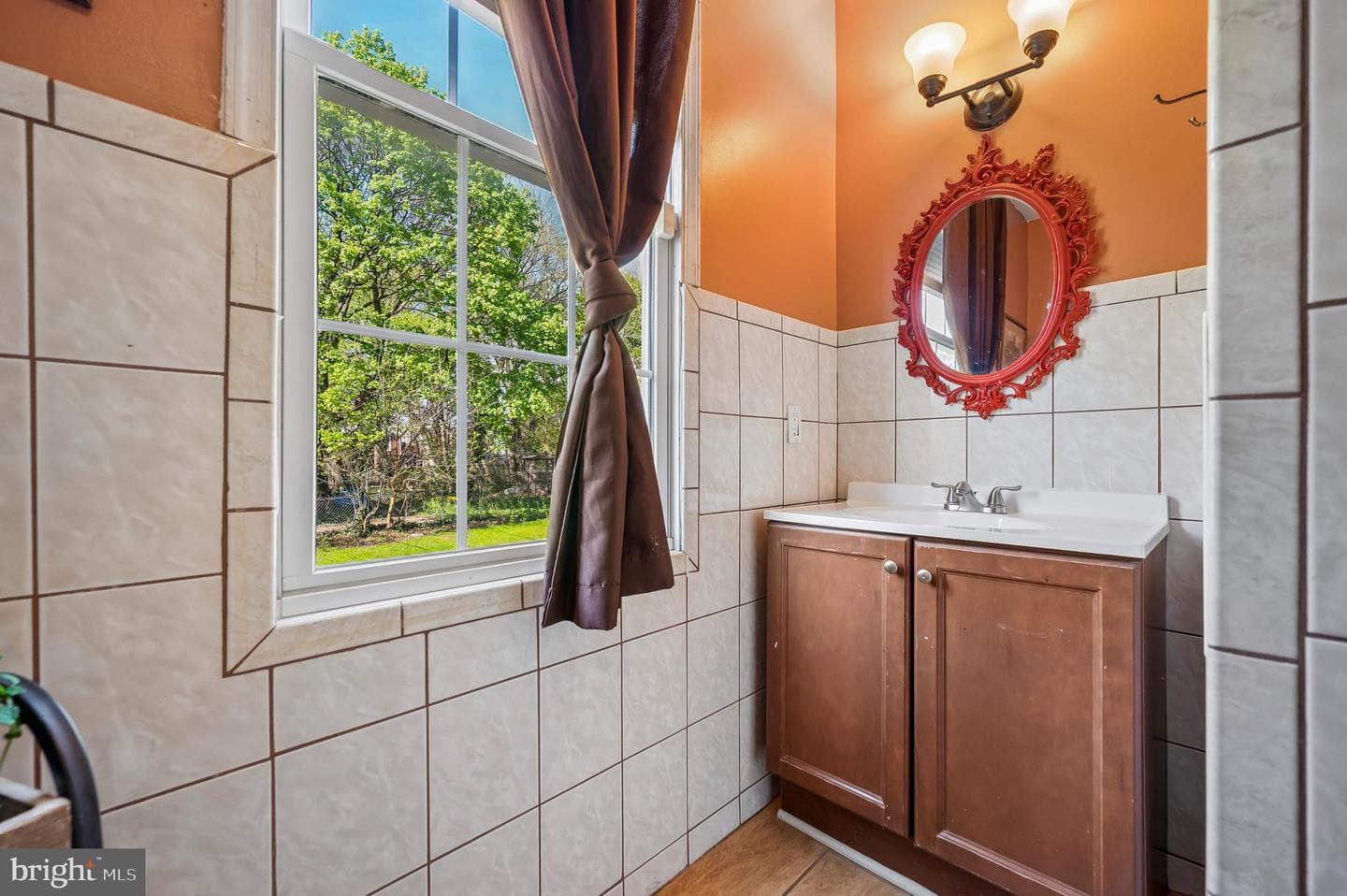 229 W Hansberry Street photo 14