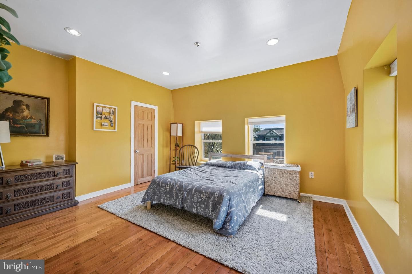 229 W Hansberry Street photo 28