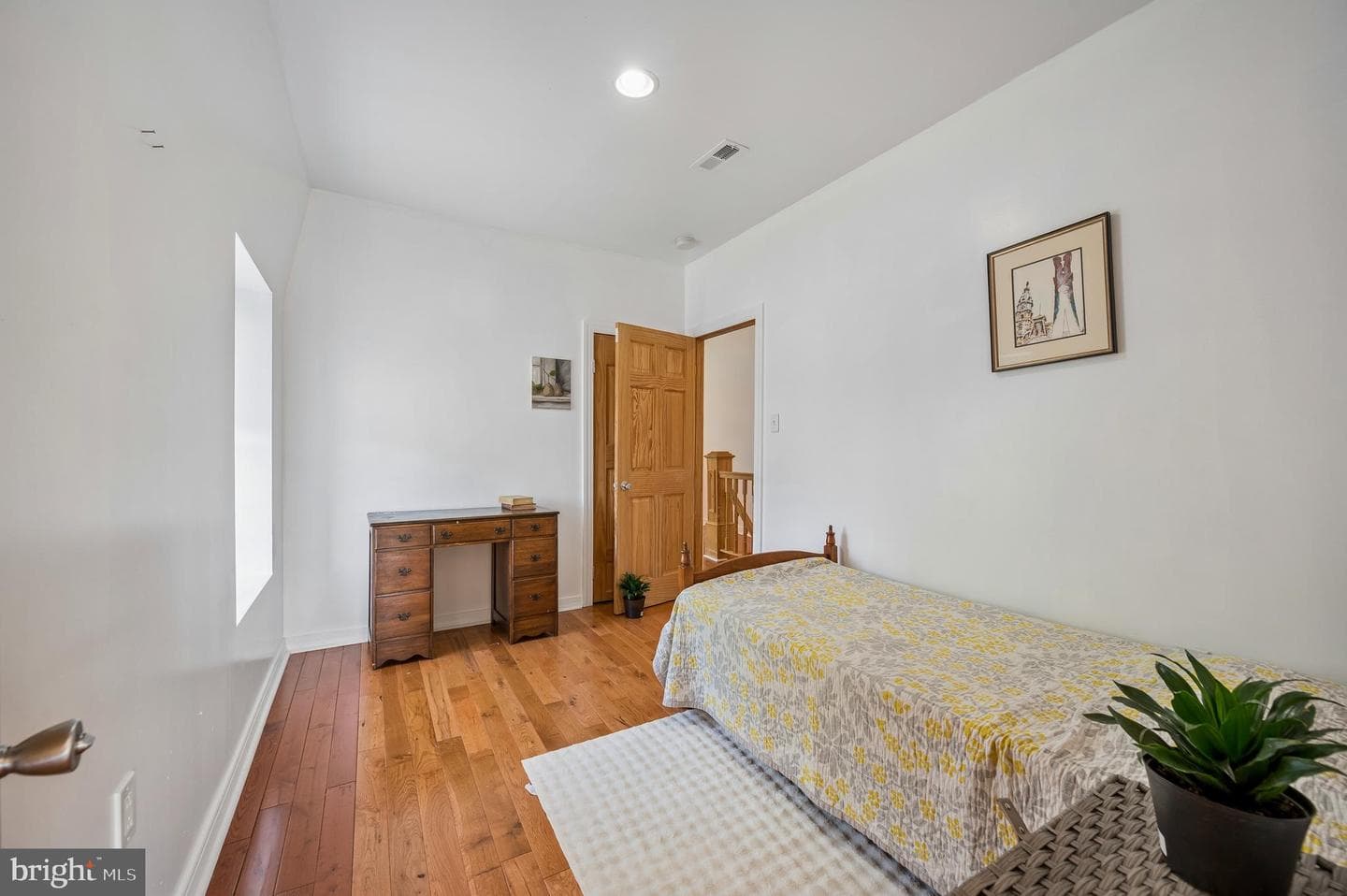 229 W Hansberry Street photo 30