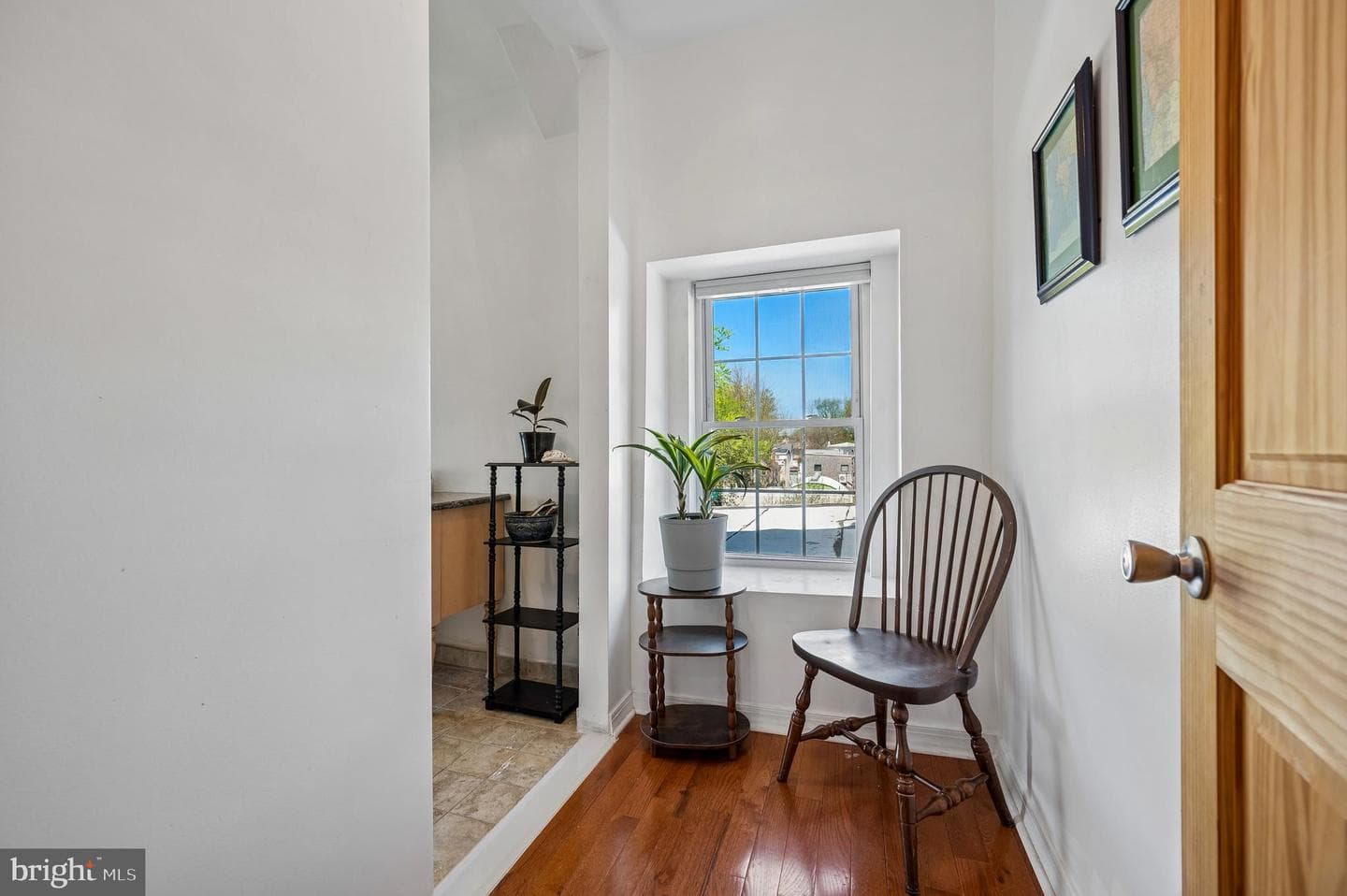 229 W Hansberry Street photo 32