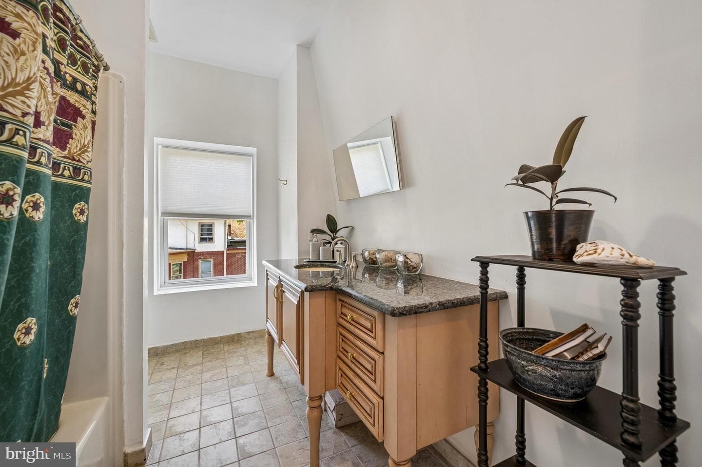 229 W Hansberry Street photo 33