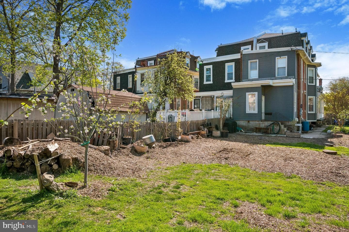 229 W Hansberry Street photo 35